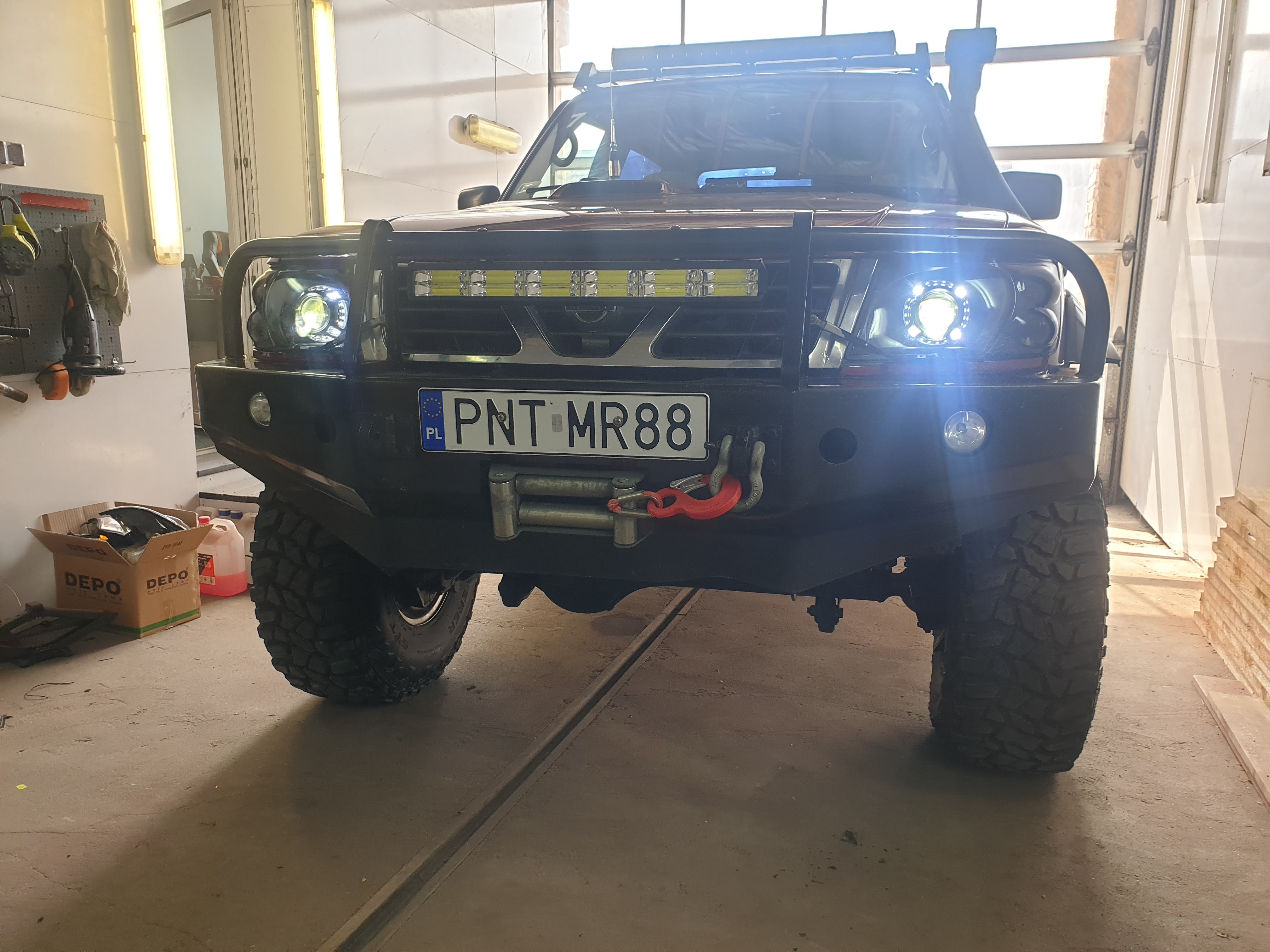 Pair Tail Lights For Nissan Patrol GU1/GU3 2001-2004 – With Bulbs And Cables